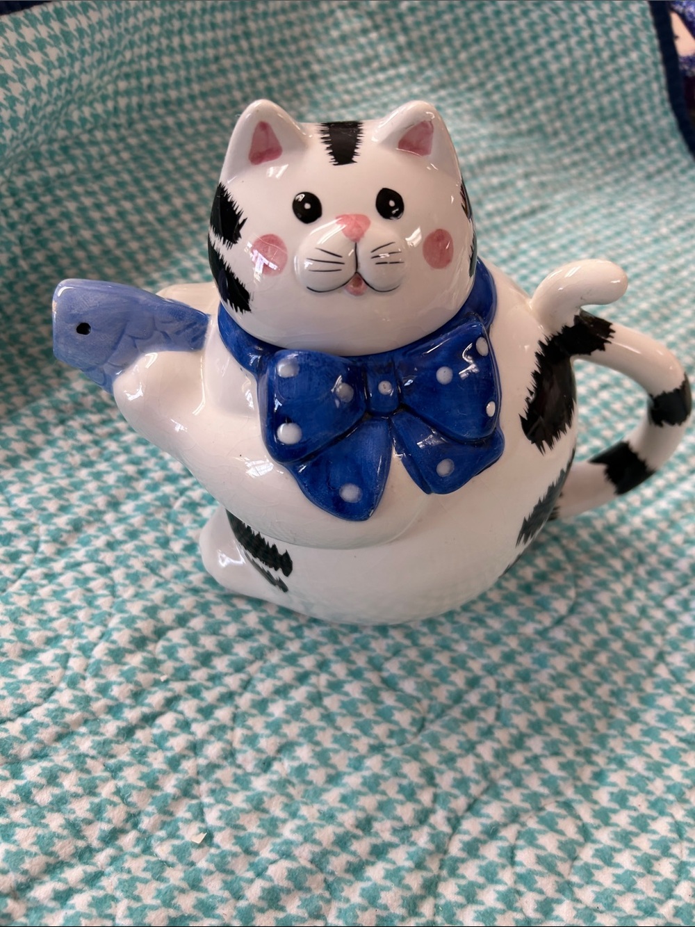 Decorative White & Blue Cat Teapot with Bow - Cute Ceramic Pet Accent
